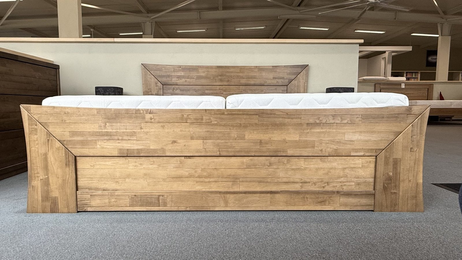 Postel z masivu Vanesa - Obrázek 3